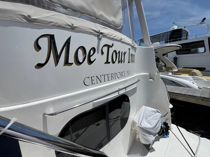 Moe-tour-inn Yacht Photos Pics 88 2004 Silverton 43 Exterior Stern