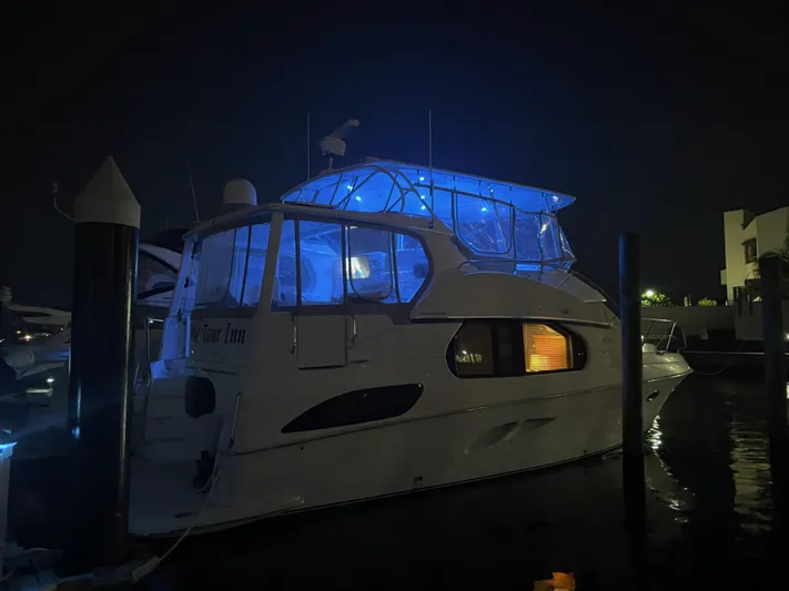 Moe-tour-inn Yacht Photos Pics 91 2004 Silverton 43 Exterior Night Lights 3