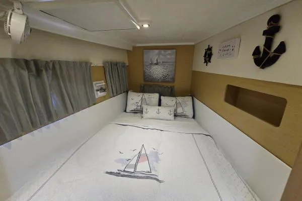 Tetelestai Yacht Photos Pics Cozy bedroom in 2011 Lagoon 400 yacht with nautical decor and sailboat bedding.