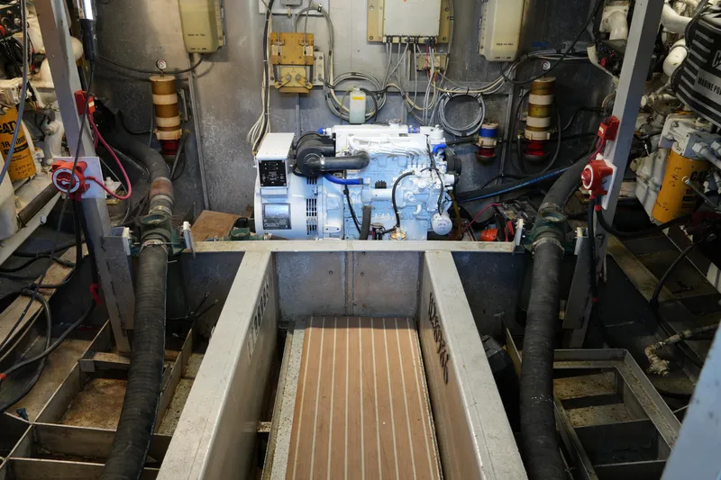 Lone Palm Yacht Photos Pics 