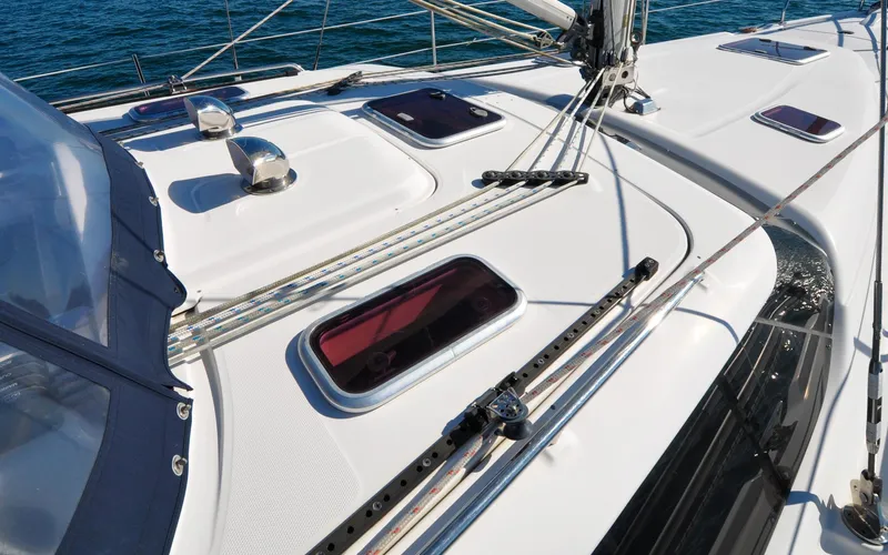 Coralee Yacht Photos Pics Hunter 45CC - Coralee - Salon Roof