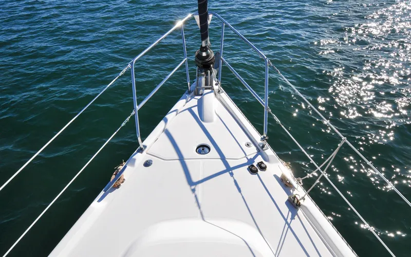 Coralee Yacht Photos Pics Hunter 45CC - Coralee - Fore Deck