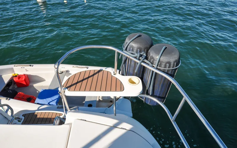 Coralee Yacht Photos Pics Hunter 45CC - Coralee - Aft Deck Seat