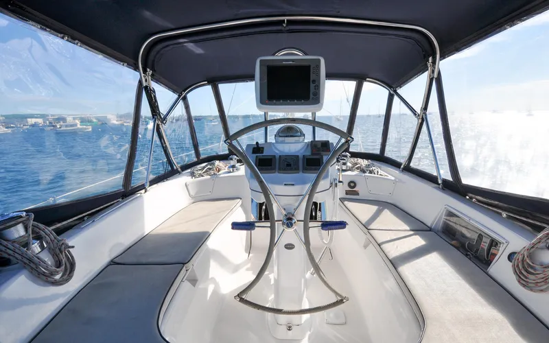 Coralee Yacht Photos Pics Hunter 45CC - Coralee - Cockpit - Helm Station