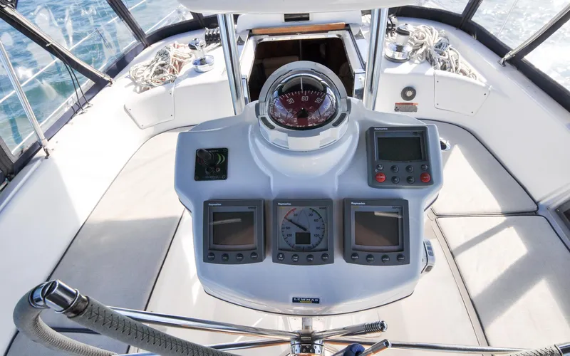 Coralee Yacht Photos Pics Hunter 45CC - Coralee - Cockpit - Helm Station