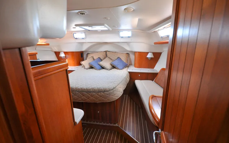 Coralee Yacht Photos Pics Hunter 45CC - Coralee - Aft Cabin