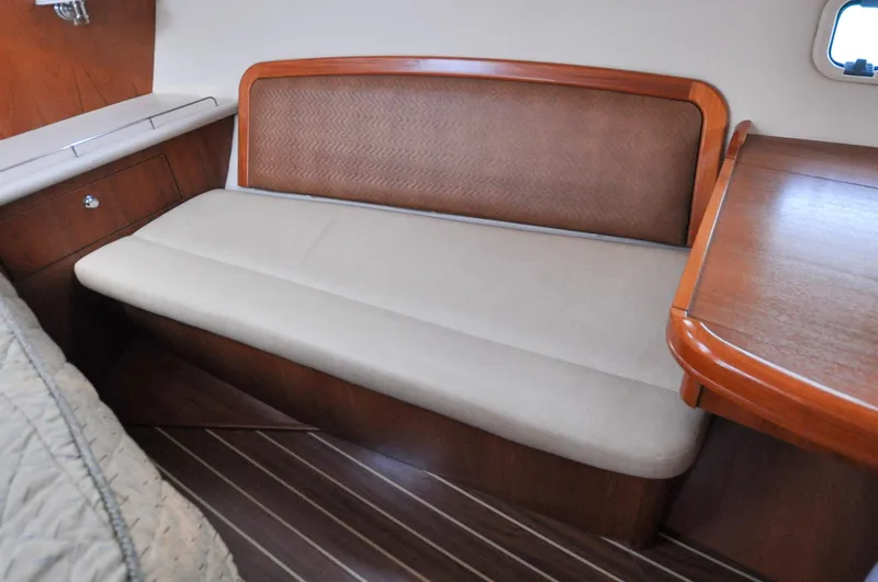 Coralee Yacht Photos Pics Hunter 45CC - Coralee - Aft Cabin - Settee