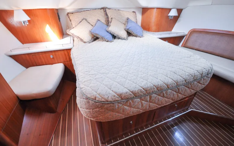 Coralee Yacht Photos Pics Hunter 45CC - Coralee - Aft Cabin - Centerline Queen