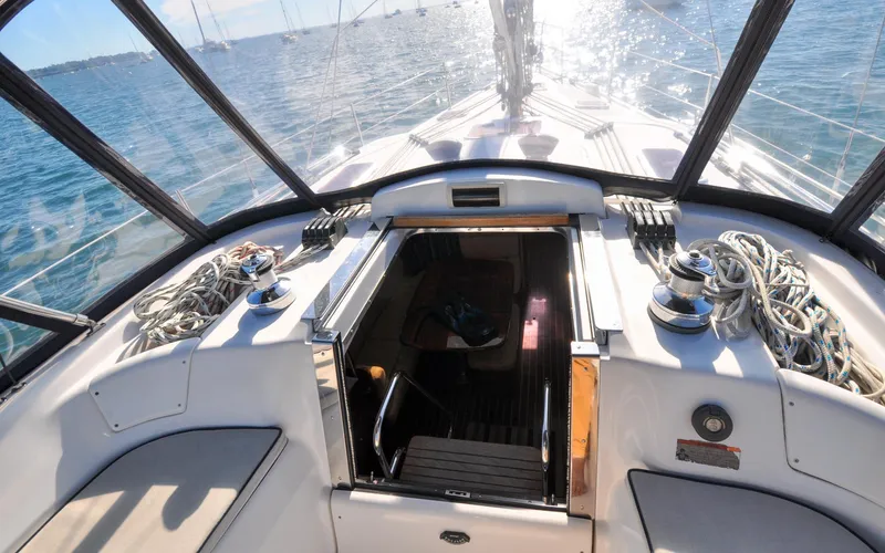 Coralee Yacht Photos Pics Hunter 45CC - Coralee - Companionway