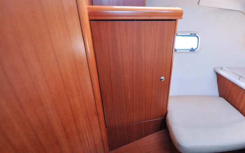 Coralee Yacht Photos Pics Hunter 45CC - Coralee - Aft Cabin - Storage