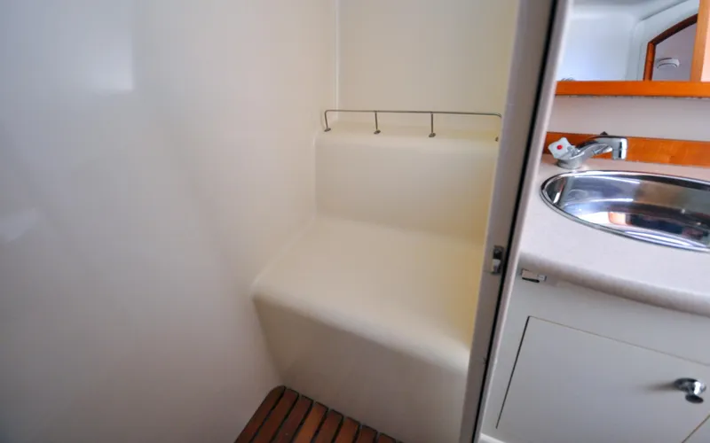 Coralee Yacht Photos Pics Hunter 45CC - Coralee - Aft Cabin - Ensuite Head - Stall Shower - Seat
