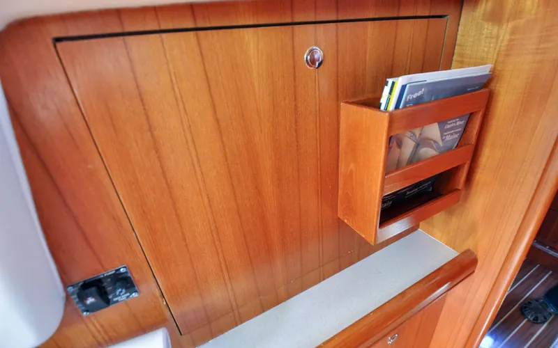 Coralee Yacht Photos Pics Hunter 45CC - Coralee - Aft Port Corridor