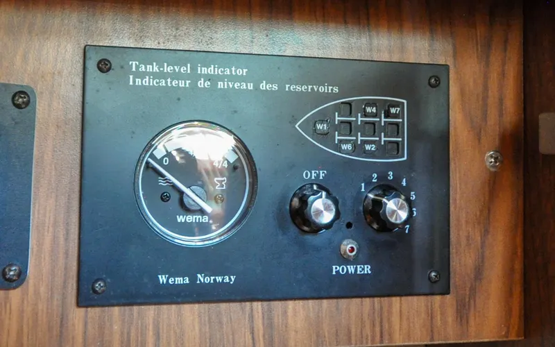 Coralee Yacht Photos Pics Hunter 45CC - Coralee - Navigation Station - Tank Tender