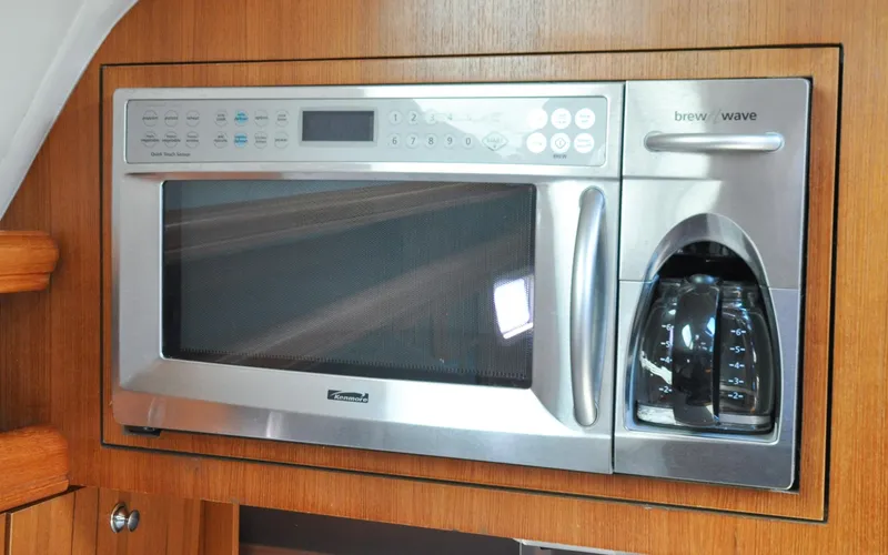 Coralee Yacht Photos Pics Hunter 45CC - Coralee - Galley - Microwave