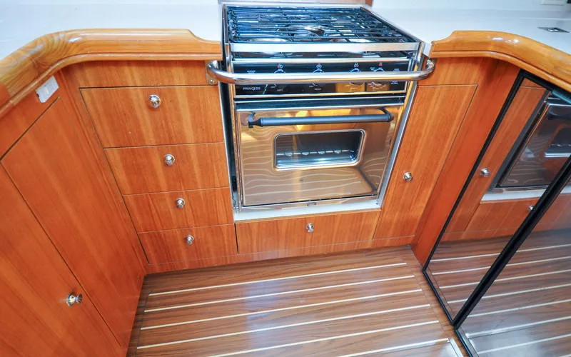 Coralee Yacht Photos Pics Hunter 45CC - Coralee - Galley - Stove/Storage