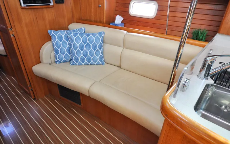 Coralee Yacht Photos Pics Hunter 45CC - Coralee - Salon