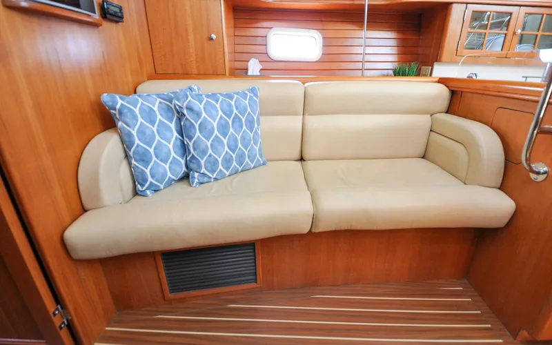 Coralee Yacht Photos Pics Hunter 45CC - Coralee - Salon