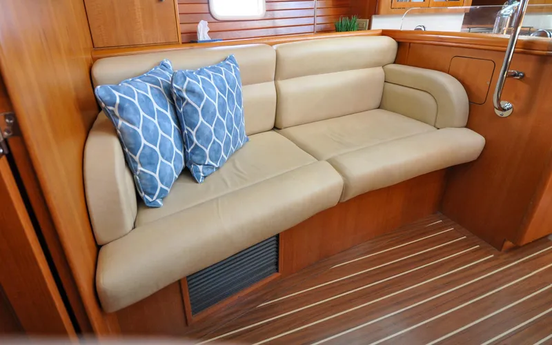 Coralee Yacht Photos Pics Hunter 45CC - Coralee - Salon