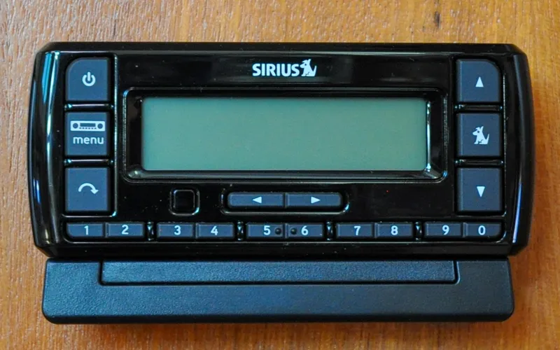 Coralee Yacht Photos Pics Hunter 45CC - Coralee - Salon - Sirius Radio