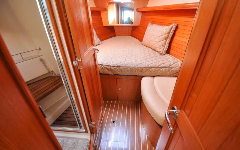 Coralee Yacht Photos Pics Hunter 45CC - Coralee - Forward Cabin