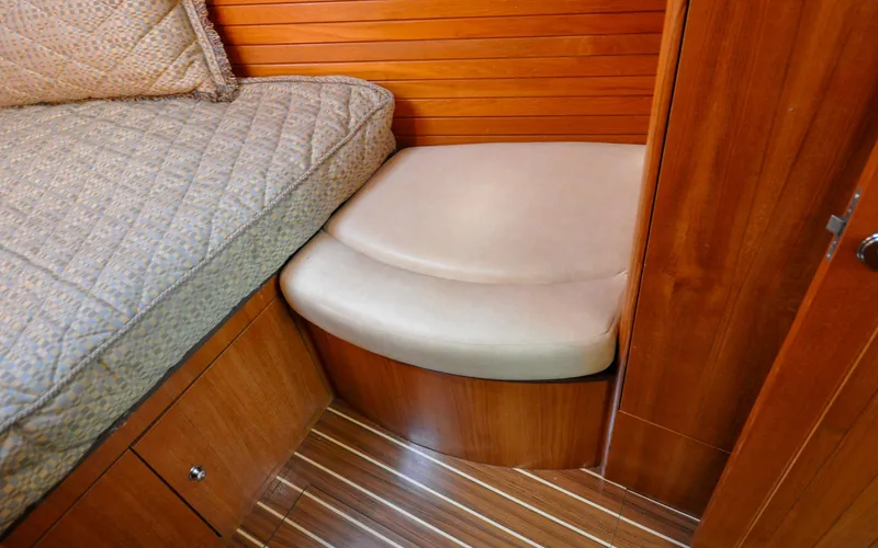 Coralee Yacht Photos Pics Hunter 45CC - Coralee - Forward Cabin - Settee