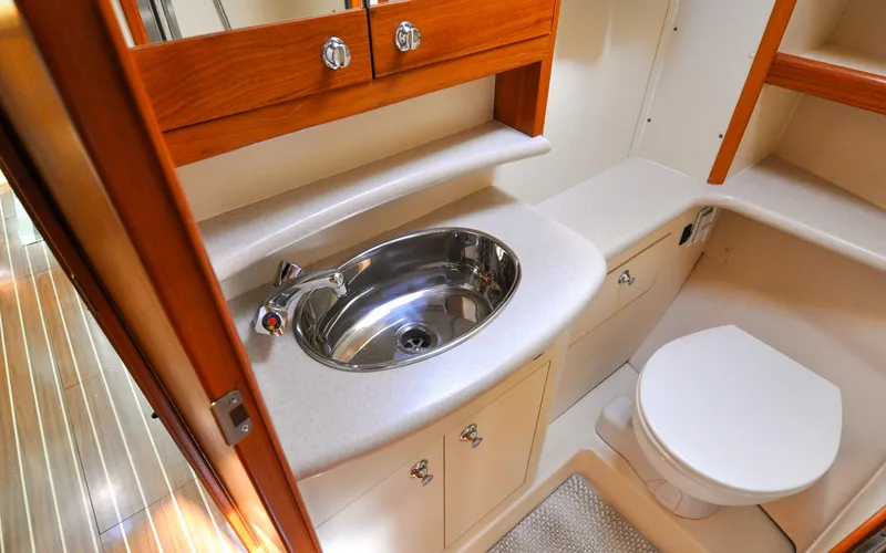 Coralee Yacht Photos Pics Hunter 45CC - Coralee - Forward Head - Sink