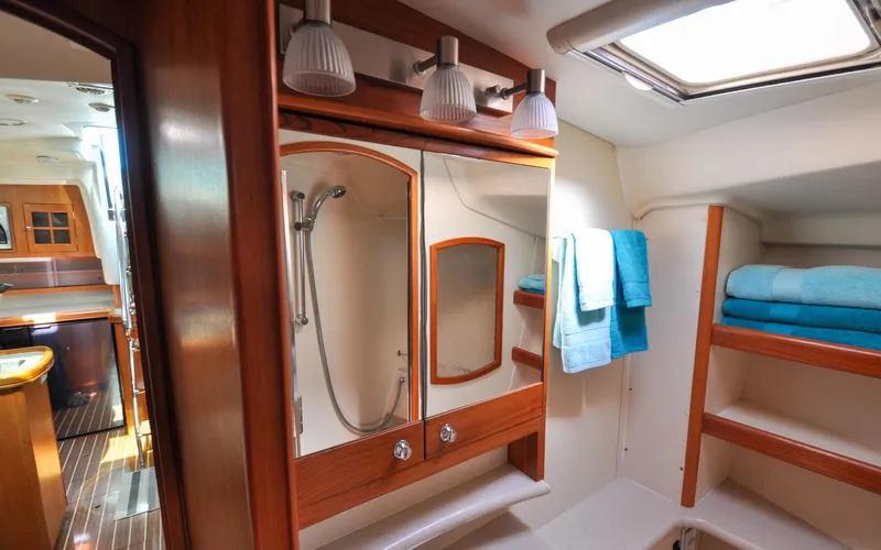 Coralee Yacht Photos Pics Hunter 45CC - Coralee - Forward Head - Vanity