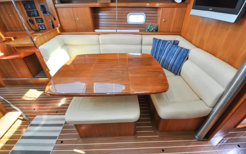 Coralee Yacht Photos Pics Hunter 45CC - Coralee - Forward Head - Salon - Dinette