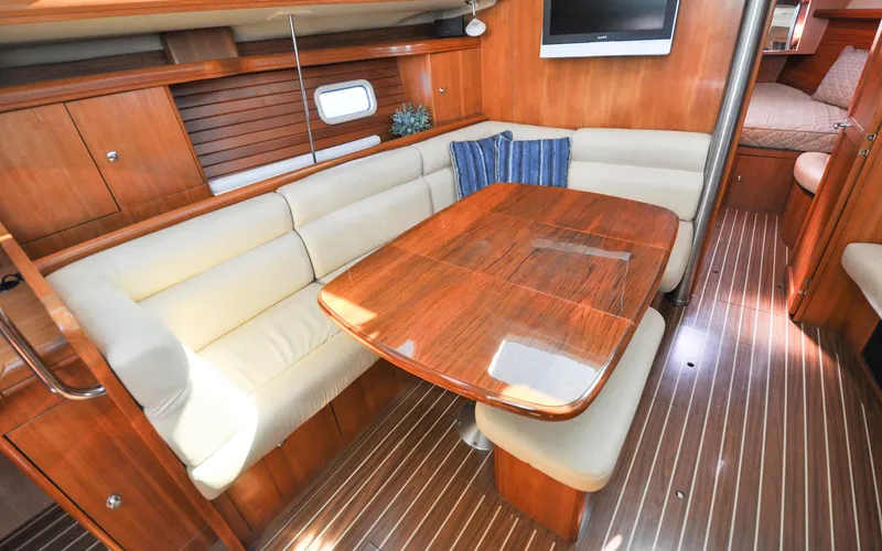 Coralee Yacht Photos Pics Hunter 45CC - Coralee - Forward Head - Salon - Dinette