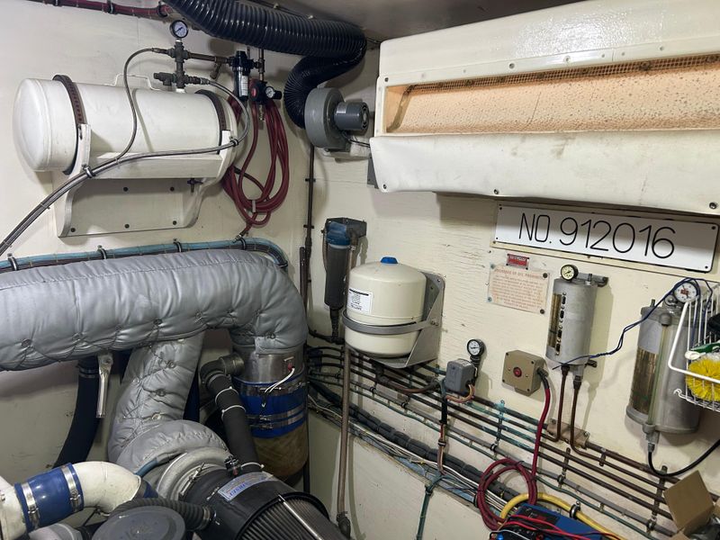 1985 Hatteras 58' S 2