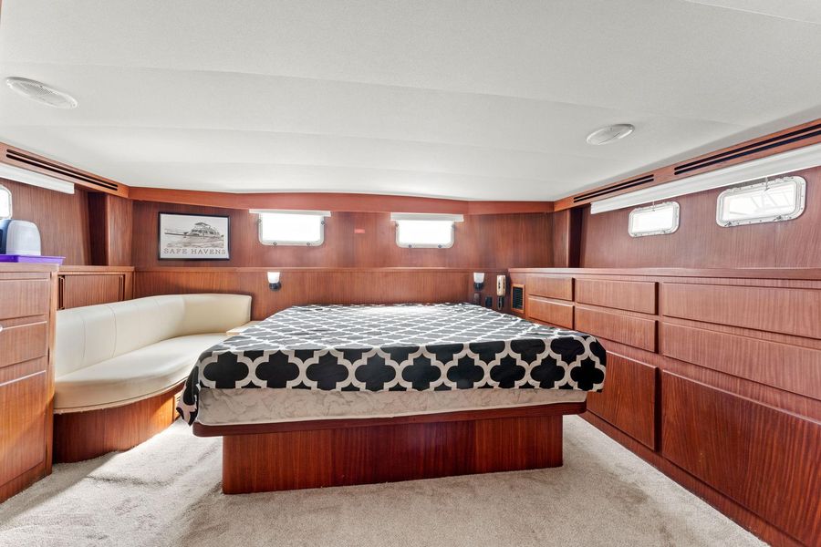 1985 Hatteras 58' S 2