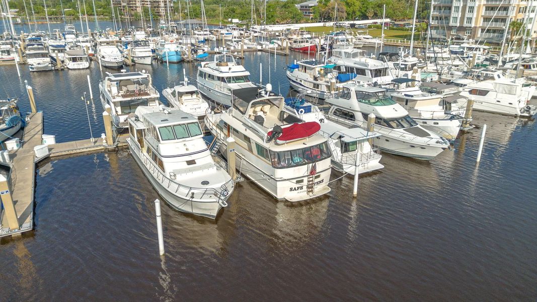 1985 Hatteras 58' S 2