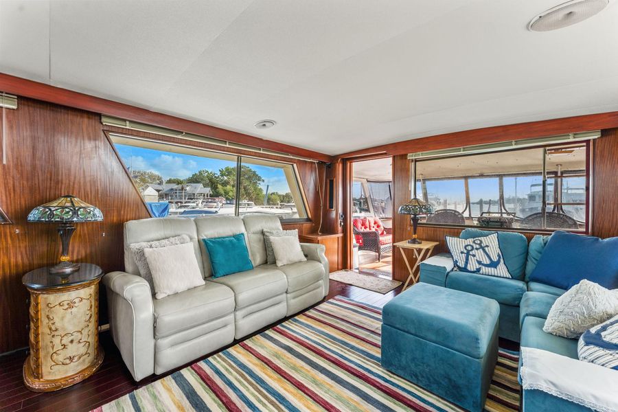 1985 Hatteras 58' S 2