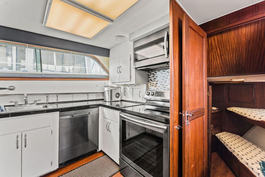 1985 Hatteras 58' S 2