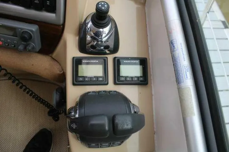  Yacht Photos Pics 2011 Four Winns V335 boat controls with joystick and digital displays.
