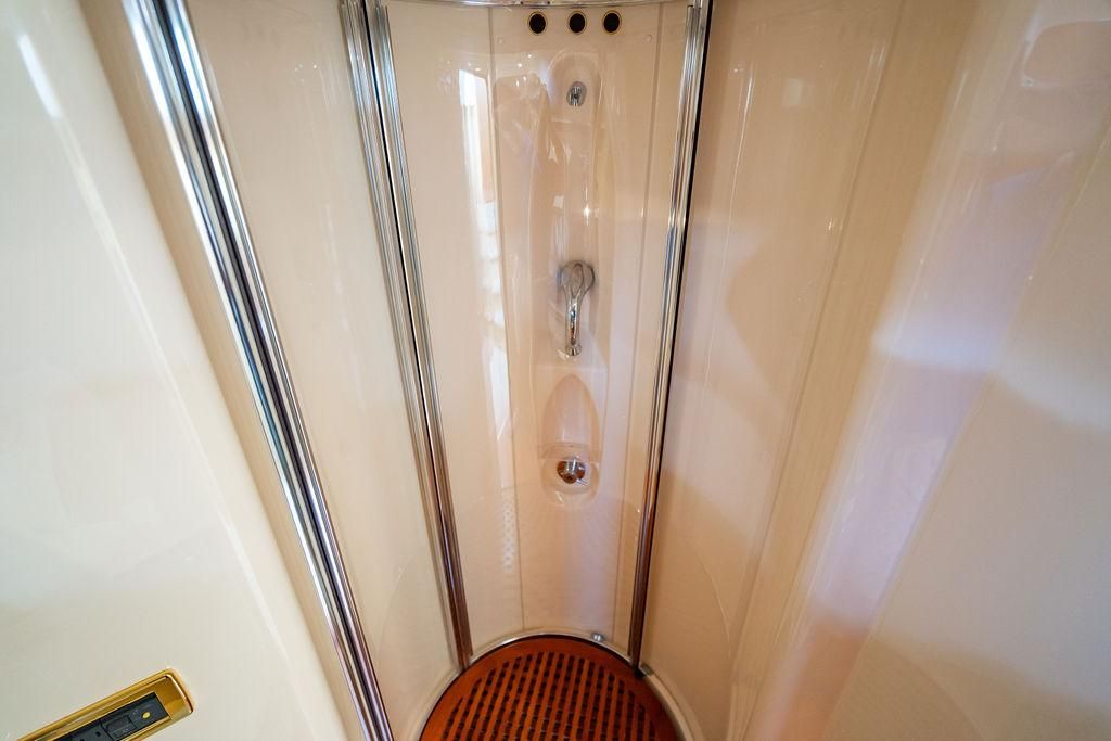 2010 Azimut 62 