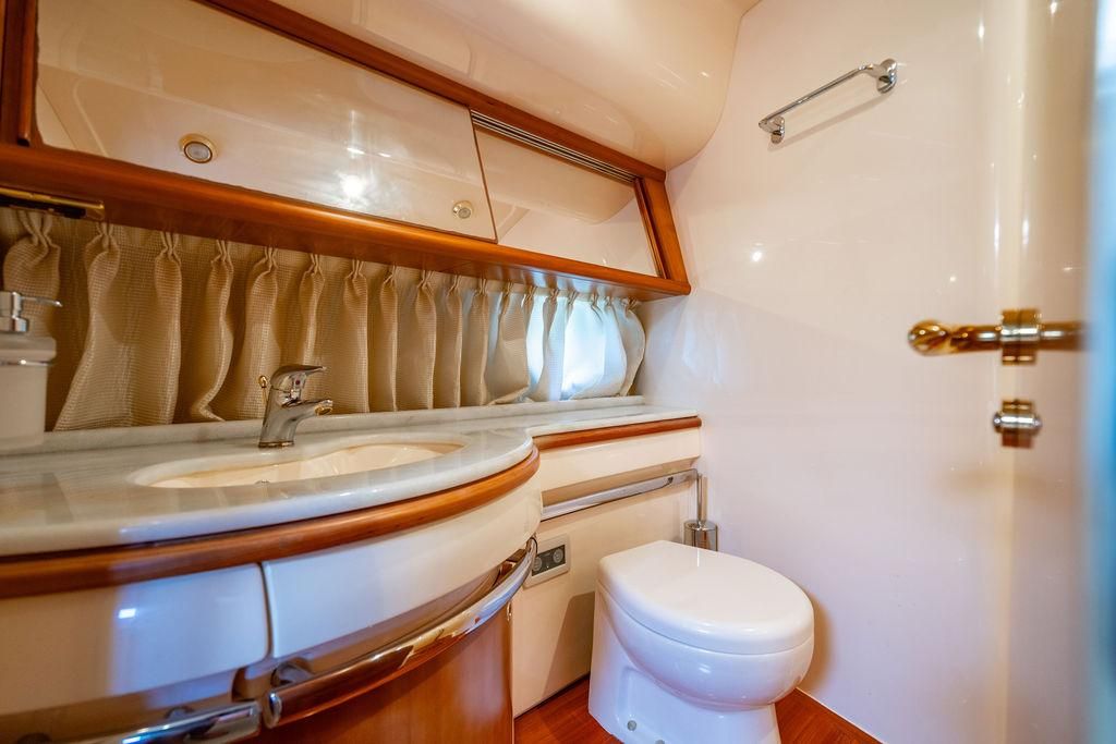 2010 Azimut 62 