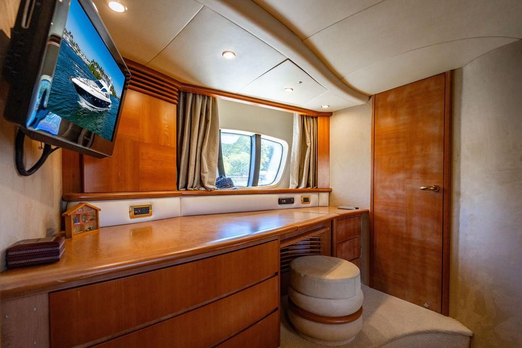 2010 Azimut 62 
