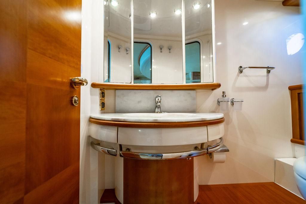 2010 Azimut 62 