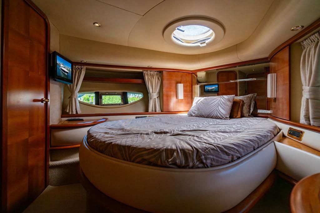 2010 Azimut 62 