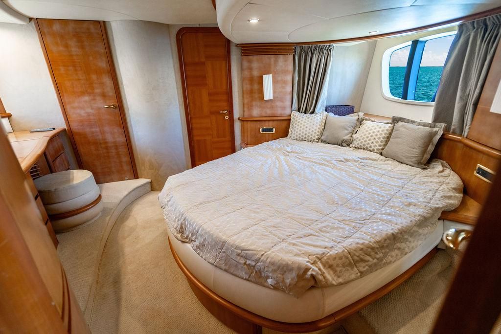 2010 Azimut 62 