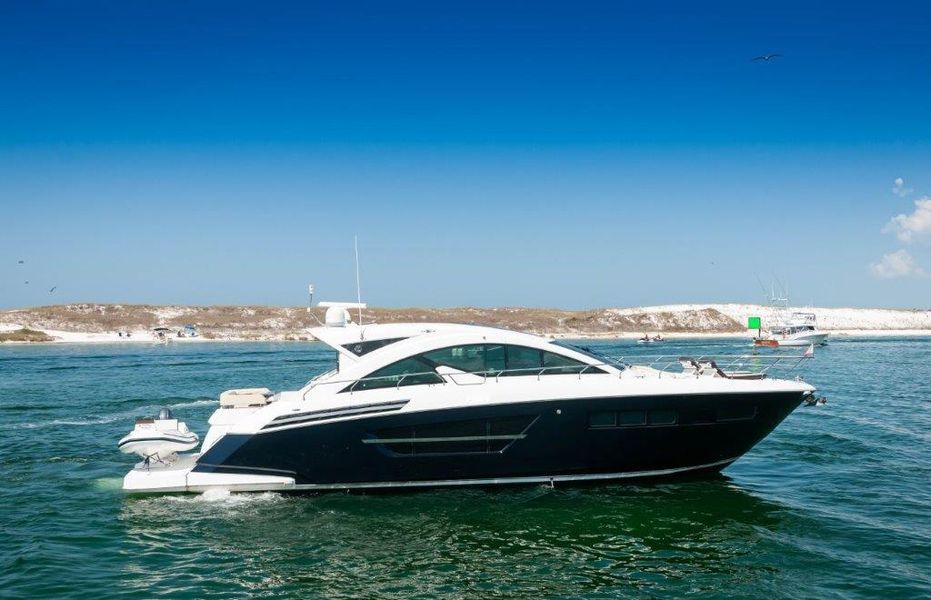 2017 Cruisers Yachts 60 Cantius