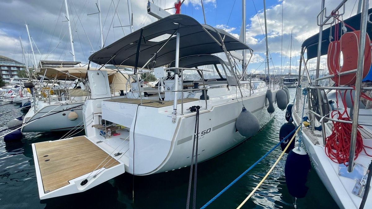 2022 Bavaria 49 