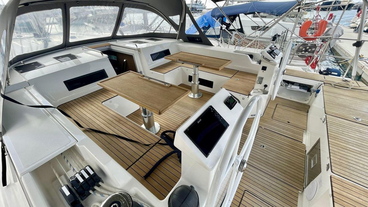 2022 Bavaria 49 