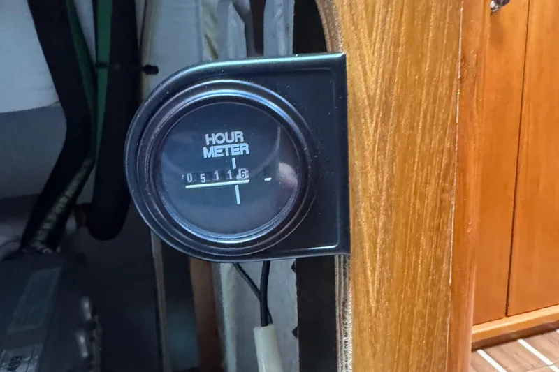 Strider Yacht Photos Pics Hour meter reading 5116 on 2006 Hunter 41 Deck Salon yacht interior.