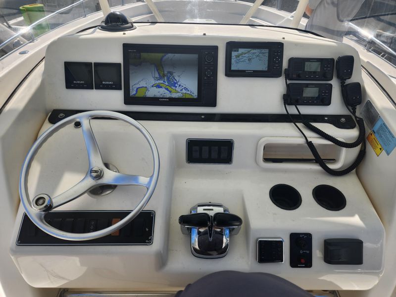 2002 Pursuit 3070 Center Console