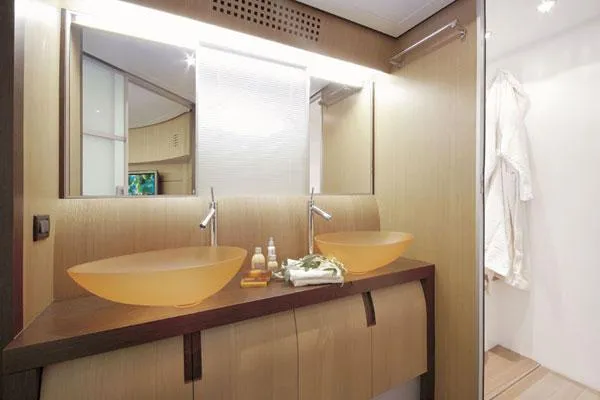  Yacht Photos Pics Manufacturer Provided Image