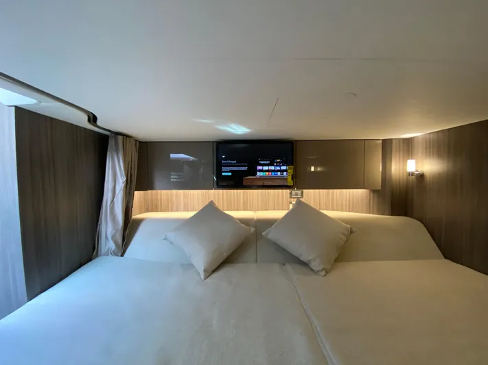 Aquaholic Yacht Photos Pics Luxurious cabin interior of 2023 Sea Ray SLX 400 yacht with cozy bedding and TV.