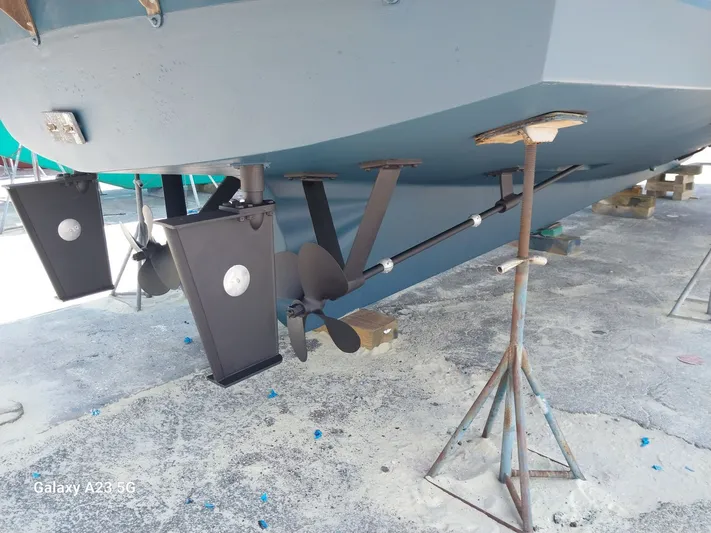 C U Later Yacht Photos Pics Underside of 1987 DeFever 48 Tri Cabin yacht.