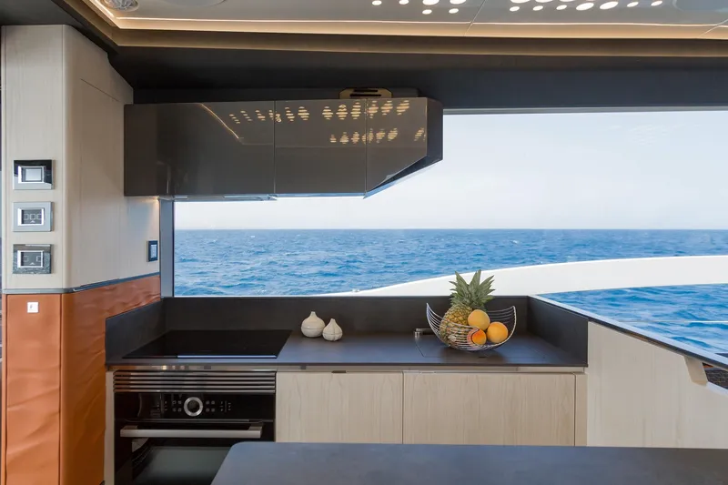 Astondoa 677 Coupé Yacht Photos Pics 